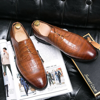 Hot Sale Férfi ruha Cipők Luxus Férfi Esküvői Cipők Ruha Oxford Bőr Légáteresztő mokaszin Platform Eredeti Férfi Brogue Cipők