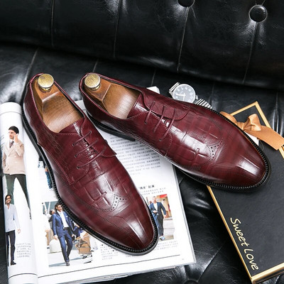 Hot Sale Férfi ruha Cipők Luxus Férfi Esküvői Cipők Ruha Oxford Bőr Légáteresztő mokaszin Platform Eredeti Férfi Brogue Cipők