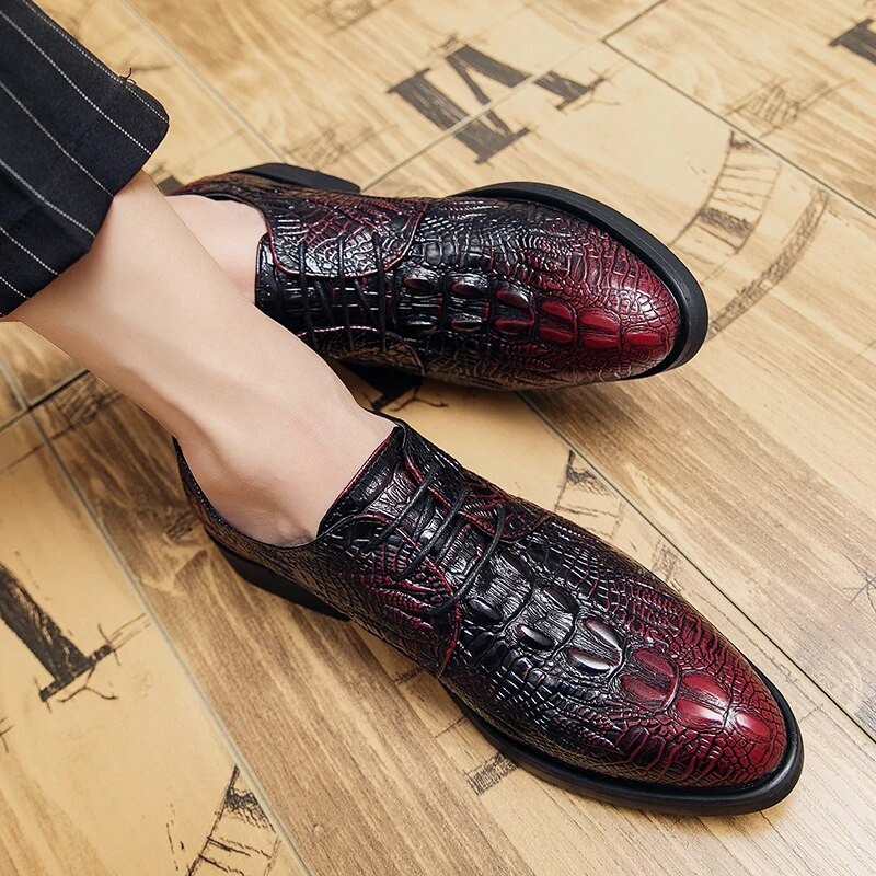 Hot Sale Férfi ruha Cipők Luxus Férfi Esküvői Cipők Ruha Oxford Bőr Légáteresztő mokaszin Platform Eredeti Férfi Brogue Cipők