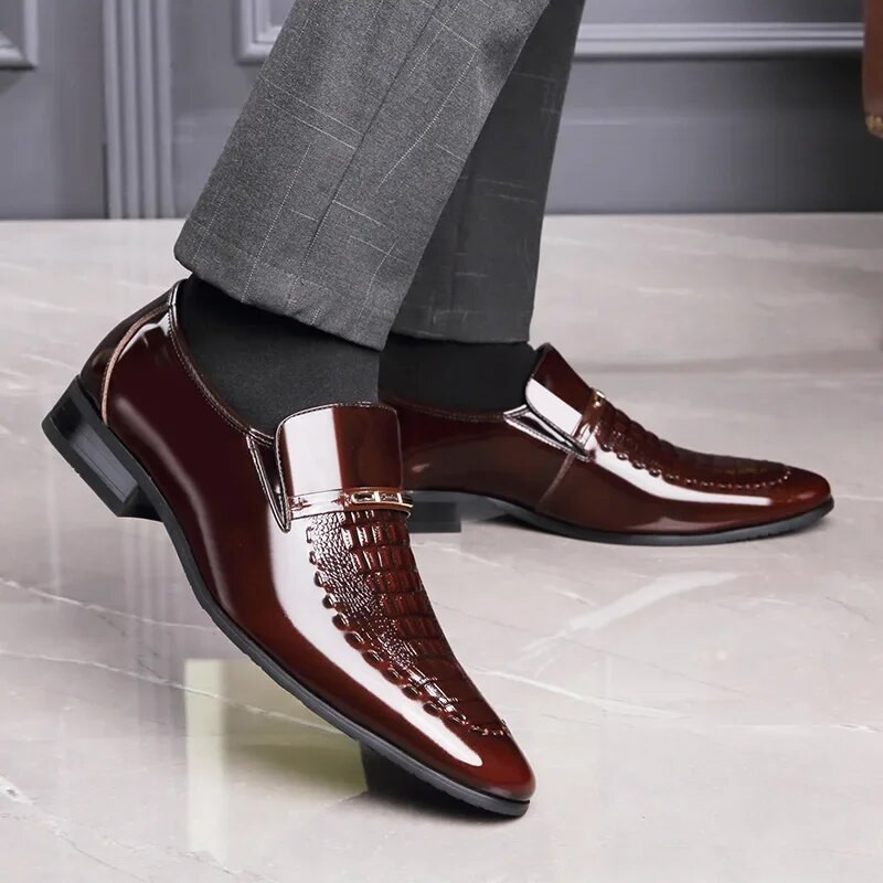 Muške kožne cipele Lakirane poslovne cipele sa šiljatim prstima Platforma za rad Muške natikače Novo u velikim veličinama Zapatos De Vestir Hombre