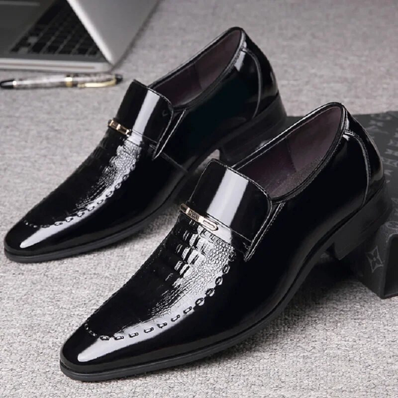 Muške kožne cipele Lakirane poslovne cipele sa šiljatim prstima Platforma za rad Muške natikače Novo u velikim veličinama Zapatos De Vestir Hombre