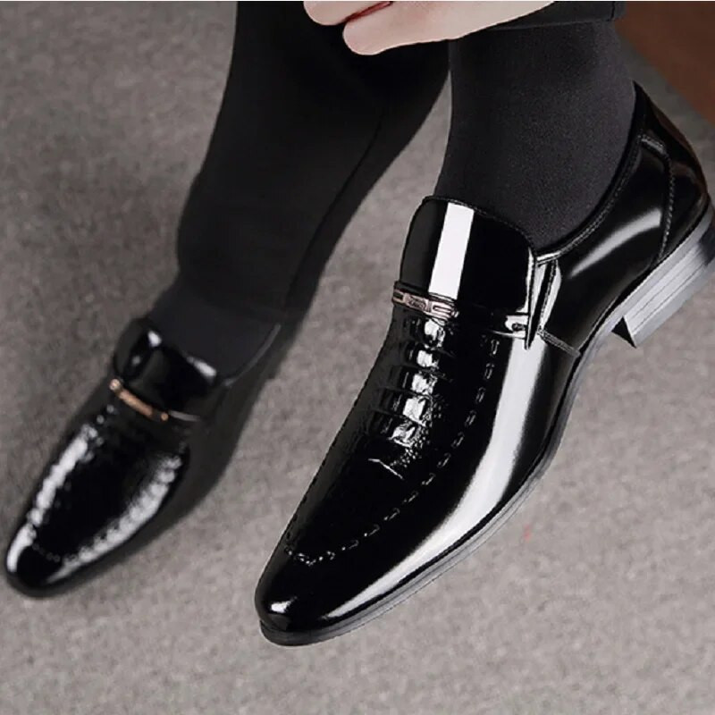 Muške kožne cipele Lakirane poslovne cipele sa šiljatim prstima Platforma za rad Muške natikače Novo u velikim veličinama Zapatos De Vestir Hombre