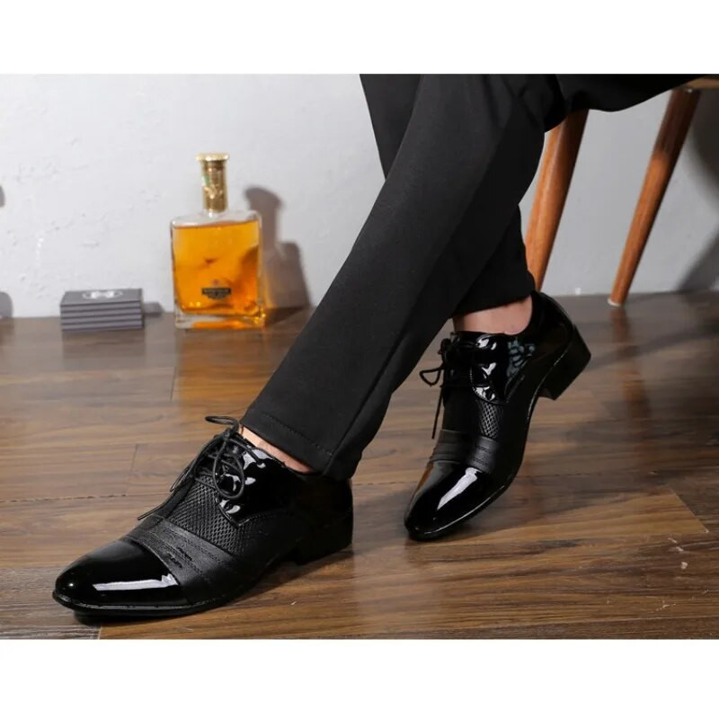 Olasz divat Four Seasons Férfi Cipők Üzleti ruha Cipők Nagy hegyes bőrcipő Luxus közösségi cipők Klasszikus férfi cipők