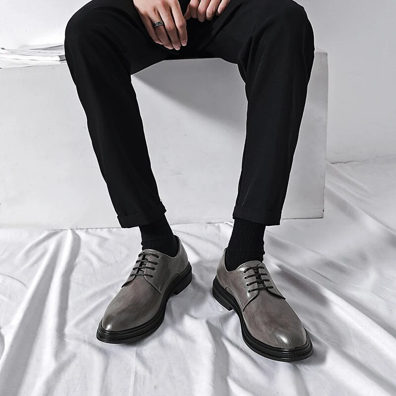 2023 Kiváló minőségű kézzel készített Oxford ruha Cipők Férfi Irodai öltöny Cipők Lábbeli Esküvői Alkalmi olasz cipők Népszerű