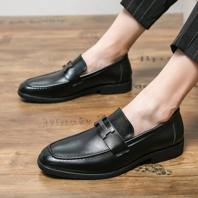 Luxus márka Retro stílusú Bőr Férfi Cipők Ruha Slip on Loafers üzleti cipők Férfi Esküvői Alkalmi Kényelem Cipők