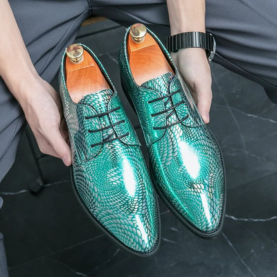Muške modne kožne cipele za zabave Lakirana koža na špic Sjajne muške cipele Muška haljina Poslovne elegantne cipele Muške ravne cipele za vjenčanje