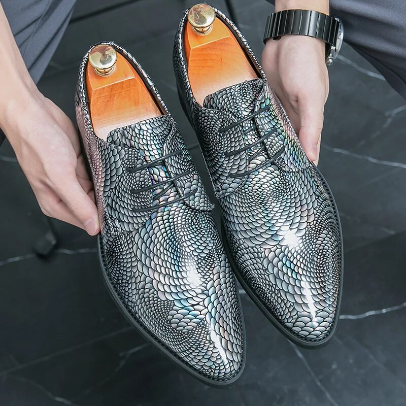 Muške modne kožne cipele za zabave Lakirana koža na špic Sjajne muške cipele Muška haljina Poslovne elegantne cipele Muške ravne cipele za vjenčanje