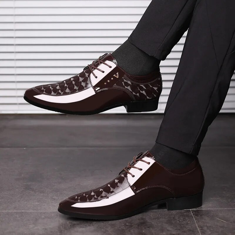 2023 Uredske muške svečane cipele Modne luksuzne kožne muške cipele Vjenčane cipele sa špicom Muške prozračne oksfordske cipele Zapatos Plus