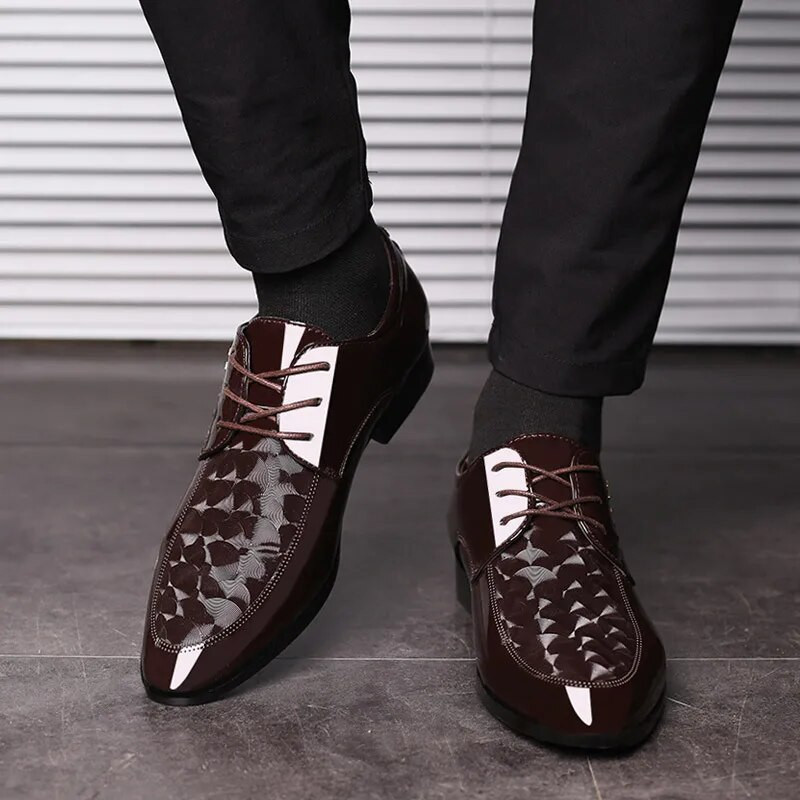 2023 Uredske muške svečane cipele Modne luksuzne kožne muške cipele Vjenčane cipele sa špicom Muške prozračne oksfordske cipele Zapatos Plus