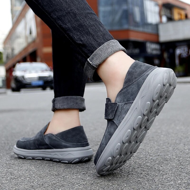 Vyriški laisvalaikio batai sportbačiai Madingi zomšiniai odiniai batai Patogūs plokščiapadžiai vairavimo batai Zapatos De Hombre didelio dydžio vyriški batai