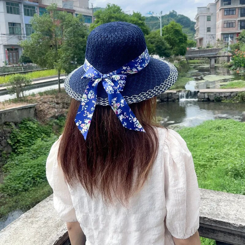 Ženski elegantni šeširi za sunčanje s cvjetnom mašnom i vrpcom Vintage slamnati šeširi Ljetna putovanja Zaštita od sunca Široki obodi Šeširi Odjevni dodaci