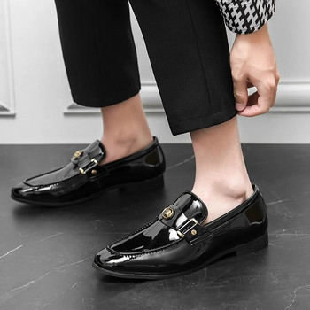 Νέος σχεδιαστής βρετανικής μυτερής μεταλλικής κονκάρδας Νυφικό Δερμάτινα παπούτσια Moccasins Prom Homecoming Party Footwear Zapatos Hombre
