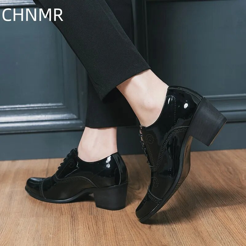 Vyriški oficialūs kubietiški odiniai aukštakulniai Didžiosios Britanijos retro laisvalaikio prabangūs vyriški socialiniai batai su apvaliomis nosimis lauko mados tendencija Karštas stilius