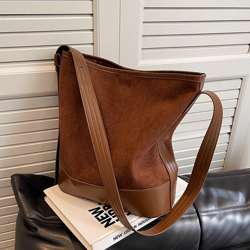 Retro zomšinės odinės didelės talpos kibiras Moterys Populiarus Pu kratinys ant pečių Paprasti moteriški skersiniai krepšiai