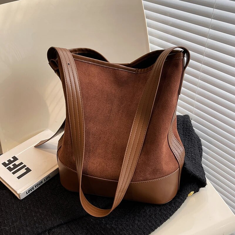 Retro zomšinės odinės didelės talpos kibiras Moterys Populiarus Pu kratinys ant pečių Paprasti moteriški skersiniai krepšiai