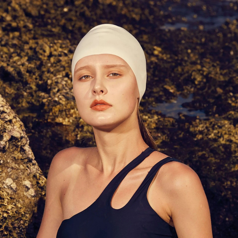 Високоеластична силиконова шапка за плуване Едноцветна водоустойчива защита на ушите Устойчиво меко носене Удобни мъже Жени