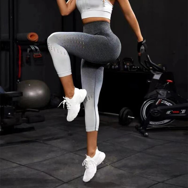 Žensko gradijentno odijelo za jogu. Bešavno izdubljeno odijelo. Tajice s visokim strukom. Seksi prsluk koji otkriva pupak. Komplet za vježbanje u teretani.