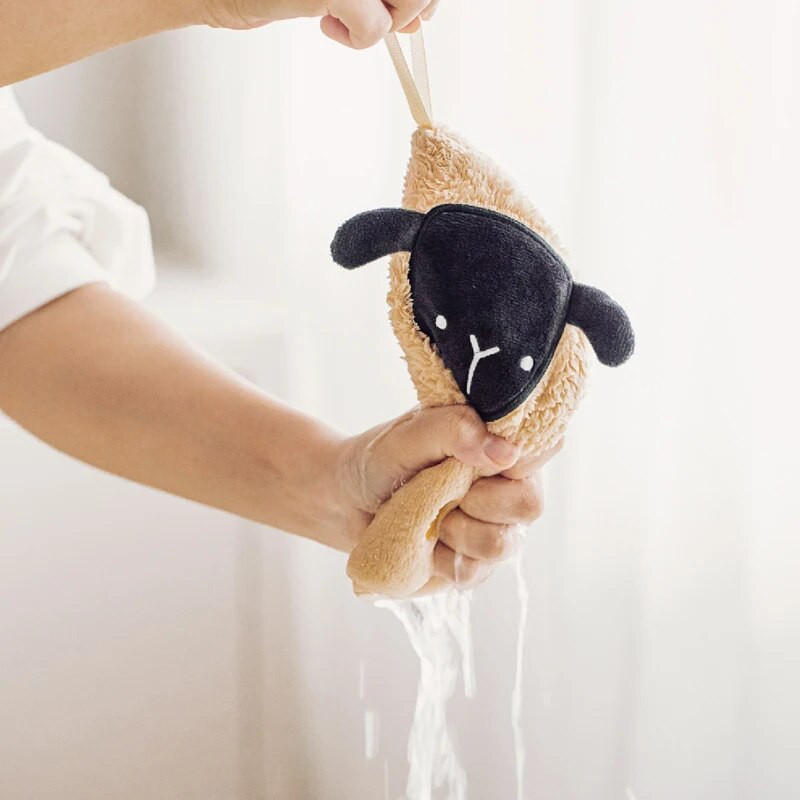 Прекрасни анимационни лениви кърпи за избърсване на ръце Удебелена коралова кадифена абсорбираща бързосъхнеща висяща конструкция Детска дишаща носна кърпа