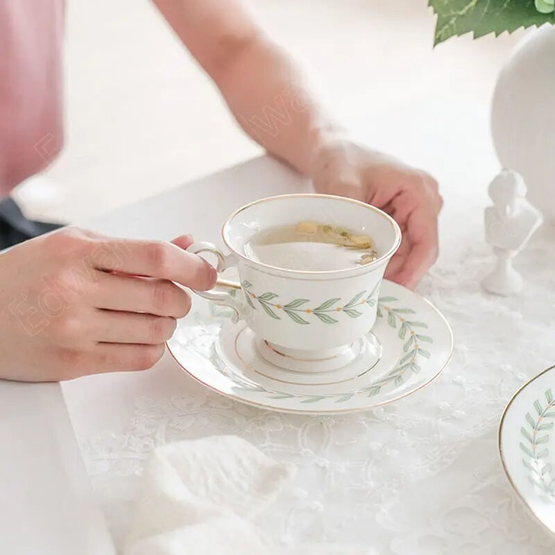 Vintage keramička šalica za kavu Šalice za čaj i set tanjurića u europskom stilu Šalica za čaj Dizajn zlatne šalice za kavu Šalice za poslijepodnevni čaj s vodom