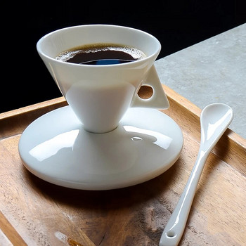 Европейски костен порцелан Комплект чаша за кафе и чинийка с лъжица Концентрирана малка чаша Личност Декорация на масичка за хол
