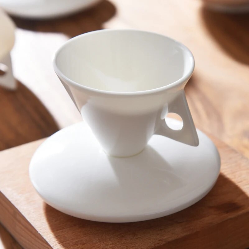 Europska šalica za kavu i tanjurić od koštanog porcela sa žličicom Koncentrirana mala šalica Osobnost Dekoracija stolića za kavu u dnevnoj sobi