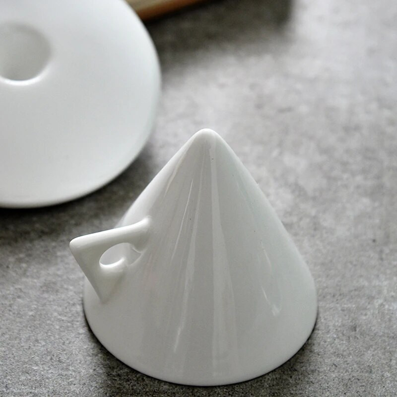 Europska šalica za kavu i tanjurić od koštanog porcela sa žličicom Koncentrirana mala šalica Osobnost Dekoracija stolića za kavu u dnevnoj sobi