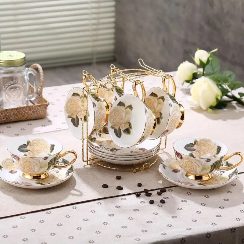 Europski Bone China Set šalica za kavu Retro Jednostavan kućanski cvijet Šalice za čaj Šalice za čaj Šalice za čaj i set tanjurića Šalica za kavu Poklon