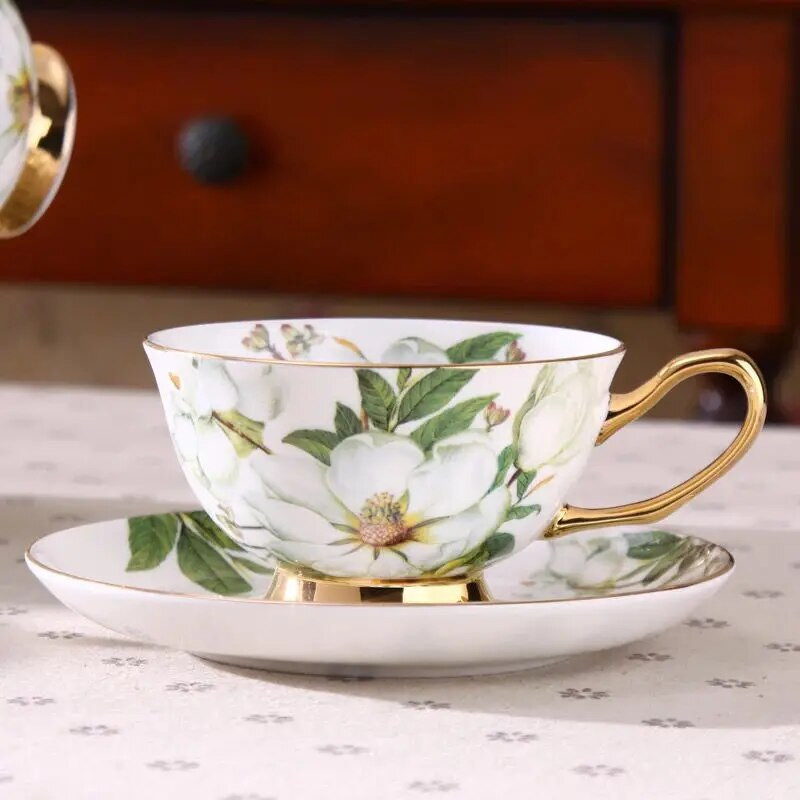 Europski Bone China Set šalica za kavu Retro Jednostavan kućanski cvijet Šalice za čaj Šalice za čaj Šalice za čaj i set tanjurića Šalica za kavu Poklon