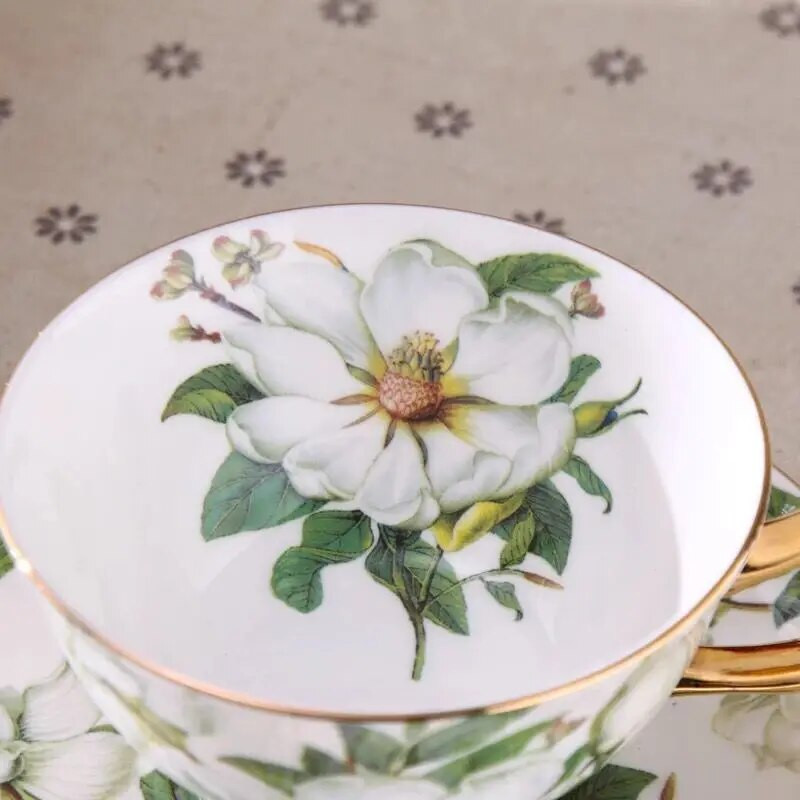 Europski Bone China Set šalica za kavu Retro Jednostavan kućanski cvijet Šalice za čaj Šalice za čaj Šalice za čaj i set tanjurića Šalica za kavu Poklon