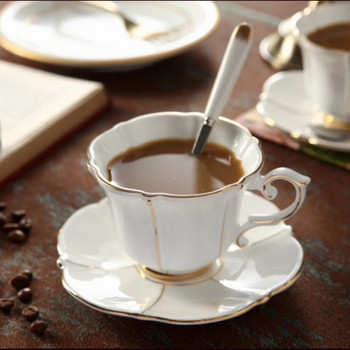 Креативна чаша за кафе от костен Китай Британска чаша за следобеден чай Европейска луксозна керамична чаша и комплект лъжици за чинии Порцеланова чаша за чай