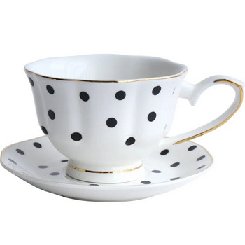 Комплект чинийки за чаша за кафе във формата на цвете Керамичен сервиз за следобеден чай в европейски стил Изящен костен Китай Чаша за чай със златни рамки за съдове