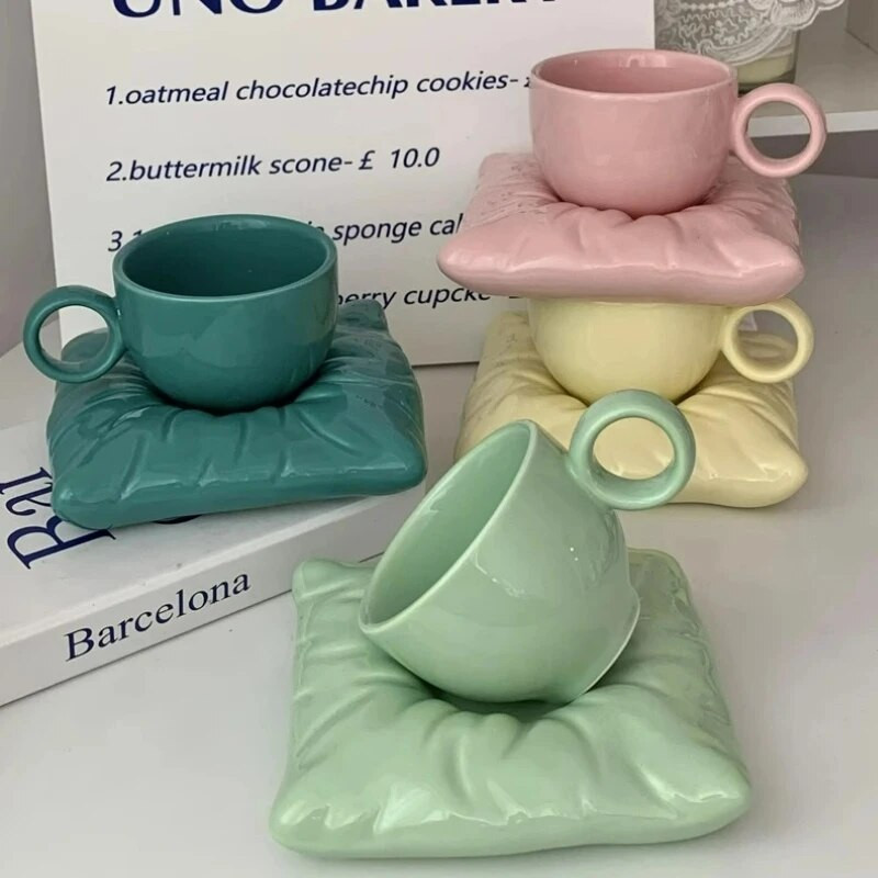 Ins Style Възглавница Керамични чаши Творческа керамична чаша Сладки чаши за кафе с мляко и чинийка Чаша за домашна закуска Декорация на дома