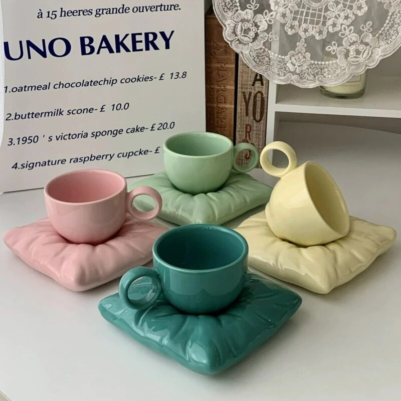 Ins Style Възглавница Керамични чаши Творческа керамична чаша Сладки чаши за кафе с мляко и чинийка Чаша за домашна закуска Декорация на дома