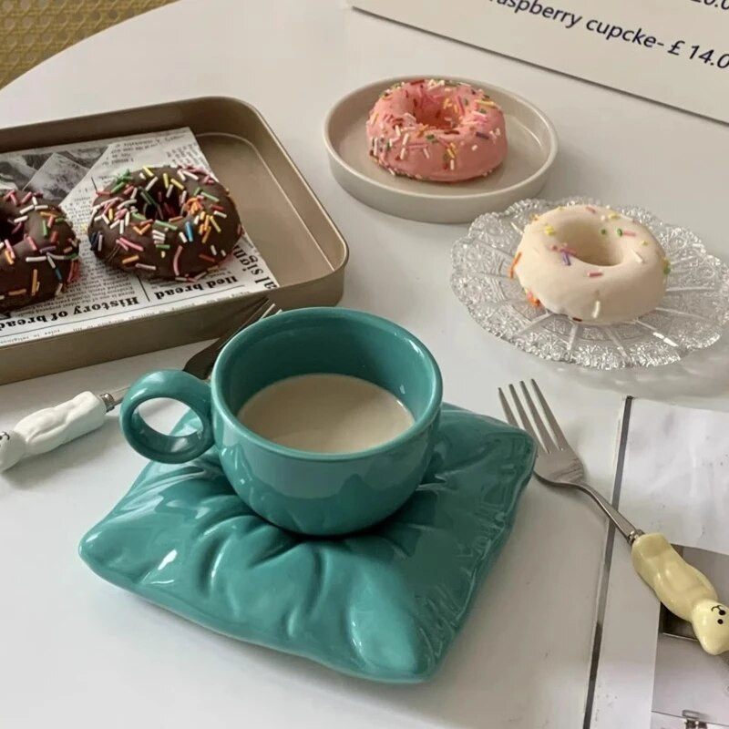 Ins Style Възглавница Керамични чаши Творческа керамична чаша Сладки чаши за кафе с мляко и чинийка Чаша за домашна закуска Декорация на дома