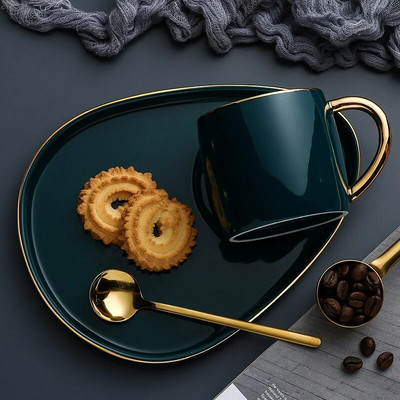 Обикновен модерен комплект керамични лъжички с чинийки със златен ръб Метален комплект чаши за чай Реколта Комплект чаши за кафе Tazas De Cafe за многократна употреба