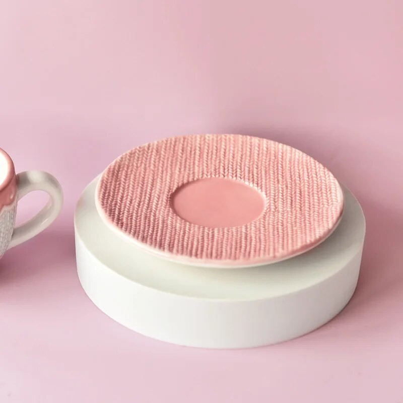 Сладък керамичен комплект чаша за кафе и чинийка творческо момиче розов подарък Европейска чаша за следобеден чай любовна релефна чаша за мляко чаша за напитка чаша за сок