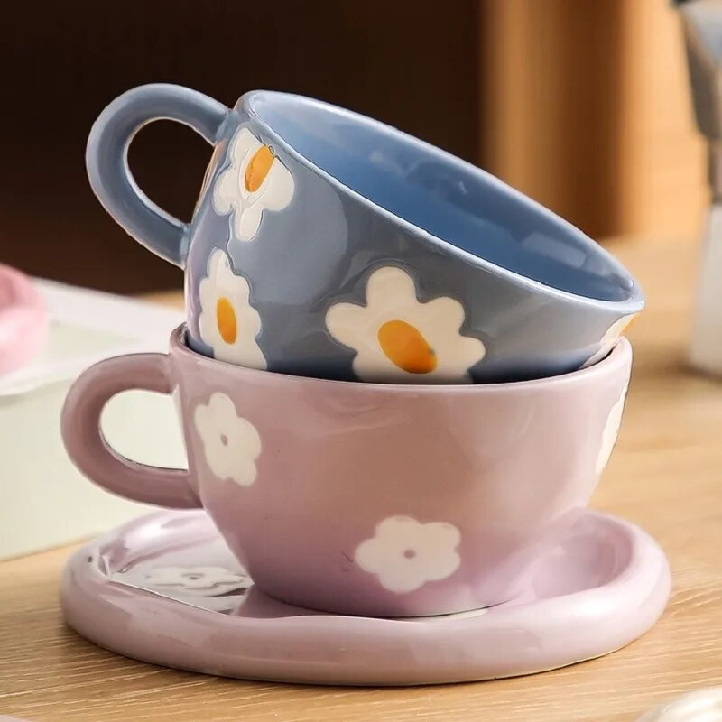 Творческа керамична чаша Японска реколта Ръчно рисувана лилава чаша с малко цвете с чинийка Ръчно прищипана неправилна чаша за кафе
