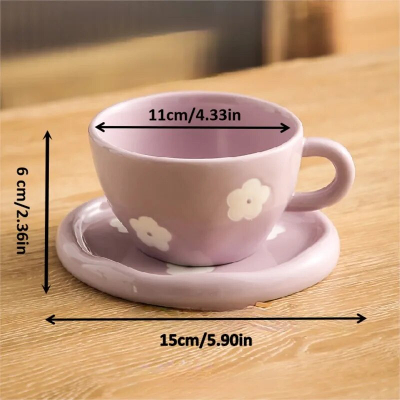 Творческа керамична чаша Японска реколта Ръчно рисувана лилава чаша с малко цвете с чинийка Ръчно прищипана неправилна чаша за кафе