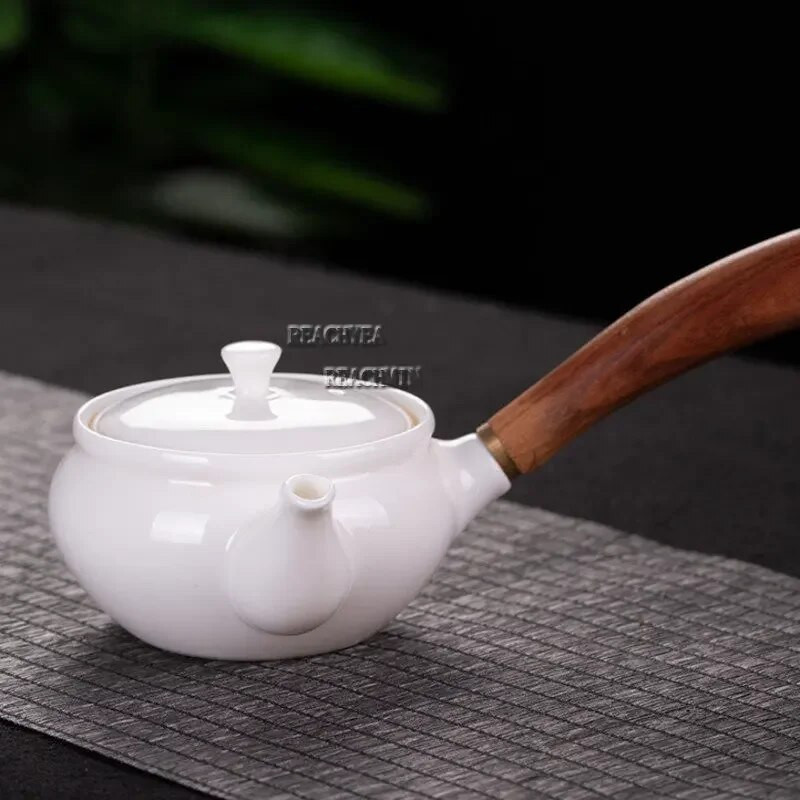 Китайски ръчно изработен бял порцеланов чайник Бяла слонова кост Керамичен чайник за чай Pu'er Oolong Филтърен чайник
