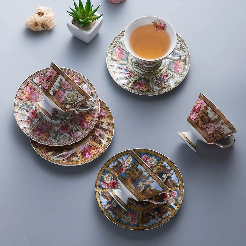 Ružičaste šalice za kavu visoke noge, porcelan, srednjovjekovna šalica za kavu, set tanjurića, set šalica za čaj, posuđe za kavu, posuđe za čaj, kućno posuđe