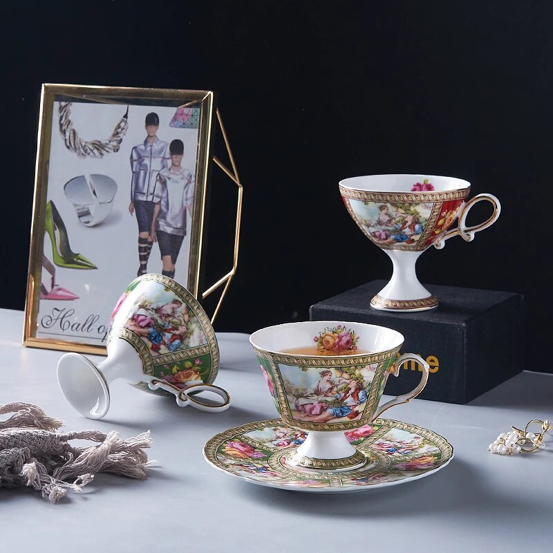 Ružičaste šalice za kavu visoke noge, porcelan, srednjovjekovna šalica za kavu, set tanjurića, set šalica za čaj, posuđe za kavu, posuđe za čaj, kućno posuđe