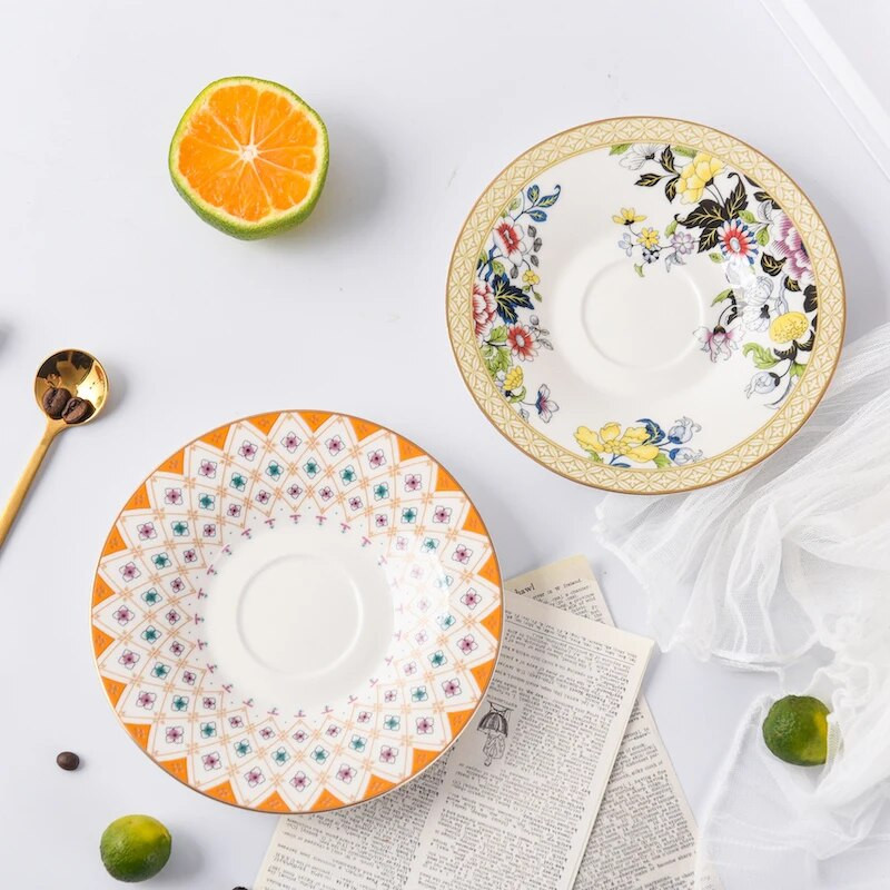 Britanski cvjetni tanjurići za šalicu kave, koštano porcelan, pastoralni poslijepodnevni čaj, tanjurić za šalicu crnog čaja