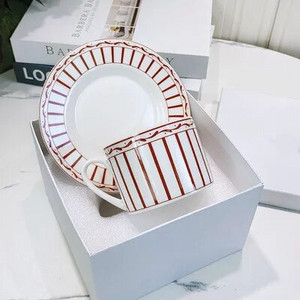 Novi luksuzni set šalica za kavu 2022. Posuđe za vjenčanje od finog porculana Porcelanske šalice i tanjurići Setovi Keramičke šalice