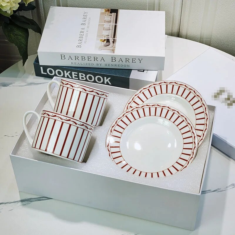 Novi luksuzni set šalica za kavu 2022. Posuđe za vjenčanje od finog porculana Porcelanske šalice i tanjurići Setovi Keramičke šalice