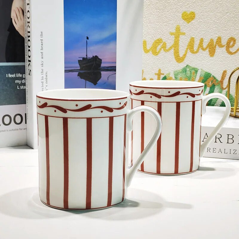 Novi luksuzni set šalica za kavu 2022. Posuđe za vjenčanje od finog porculana Porcelanske šalice i tanjurići Setovi Keramičke šalice