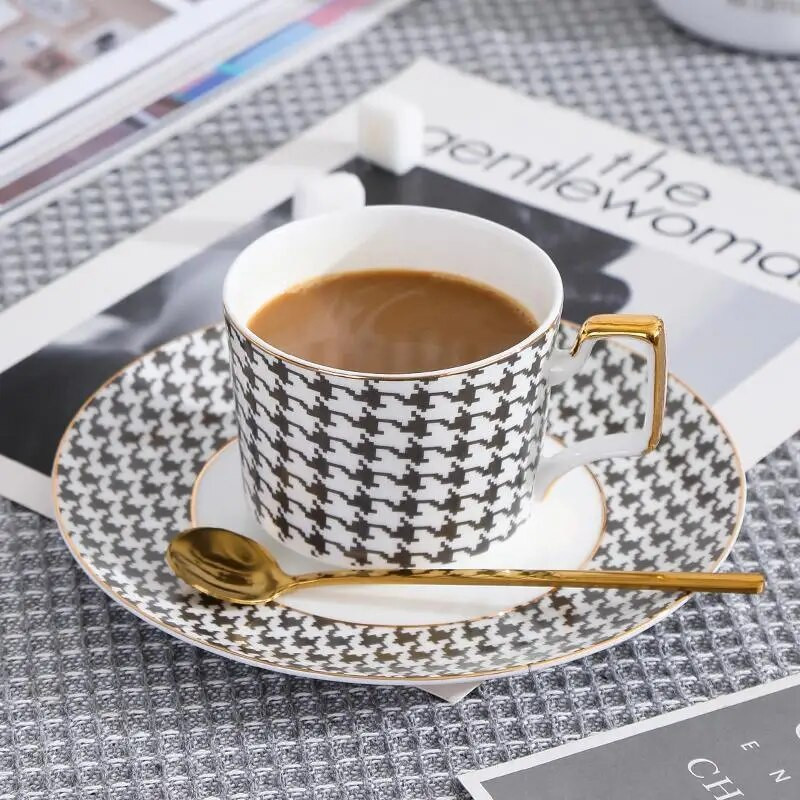 Nordijska retro pozlaćena šalica za kavu od porculana Karirana keramička šalica za kućanstvo Visokokvalitetni porculanski šalica za poslijepodnevni čaj Uredski dar