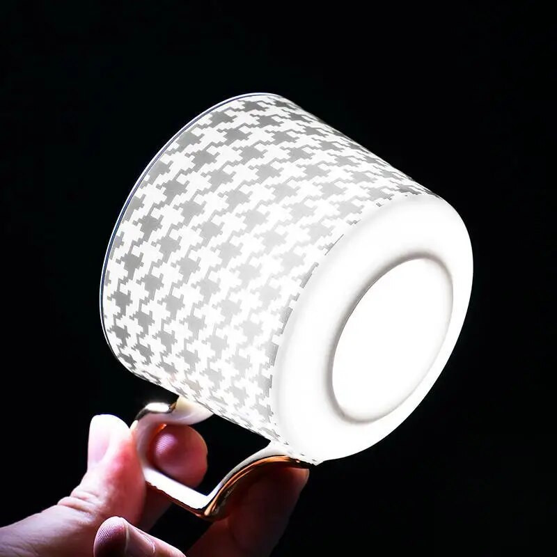 Nordijska retro pozlaćena šalica za kavu od porculana Karirana keramička šalica za kućanstvo Visokokvalitetni porculanski šalica za poslijepodnevni čaj Uredski dar