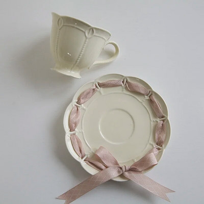 Нов комплект чаша и чинийка от костен Китай Керамична чаша за чай и кафе 250 мл с цветна панделка за сватбена и парти чаша за кафе