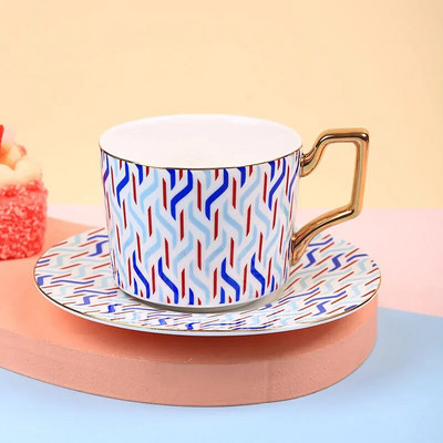 Šiaurės marokietiškas porcelianinis kavos puodelio ir lėkštutės rinkinys su auksine rankena prabangus keramikinis poros puodelis popietės arbatos puodelis 250 ml