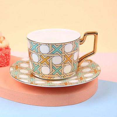 Šiaurės marokietiškas porcelianinis kavos puodelio ir lėkštutės rinkinys su auksine rankena prabangus keramikinis poros puodelis popietės arbatos puodelis 250 ml